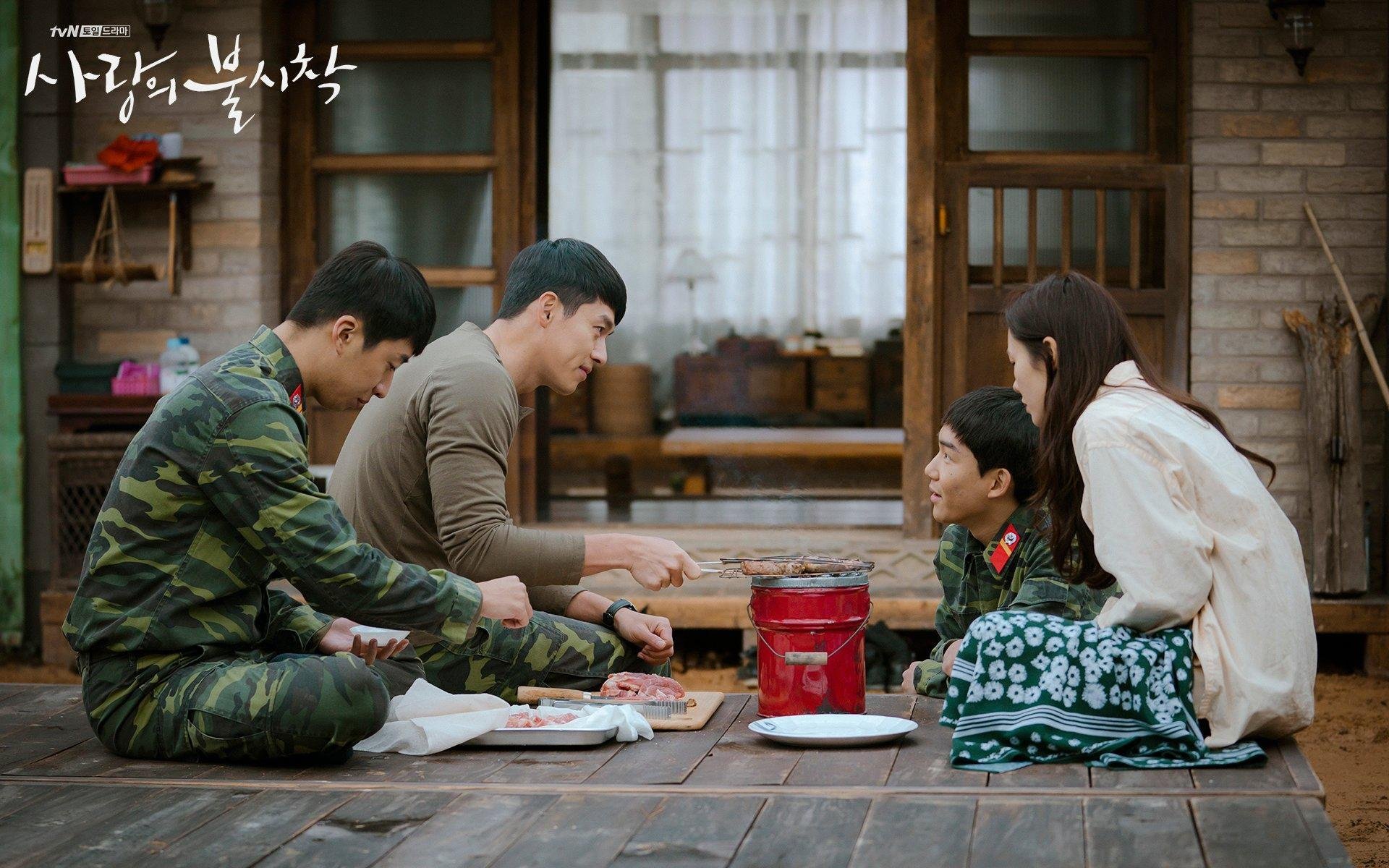 传统赛龙舟，水上团结力量的象征，龙舟水寓意