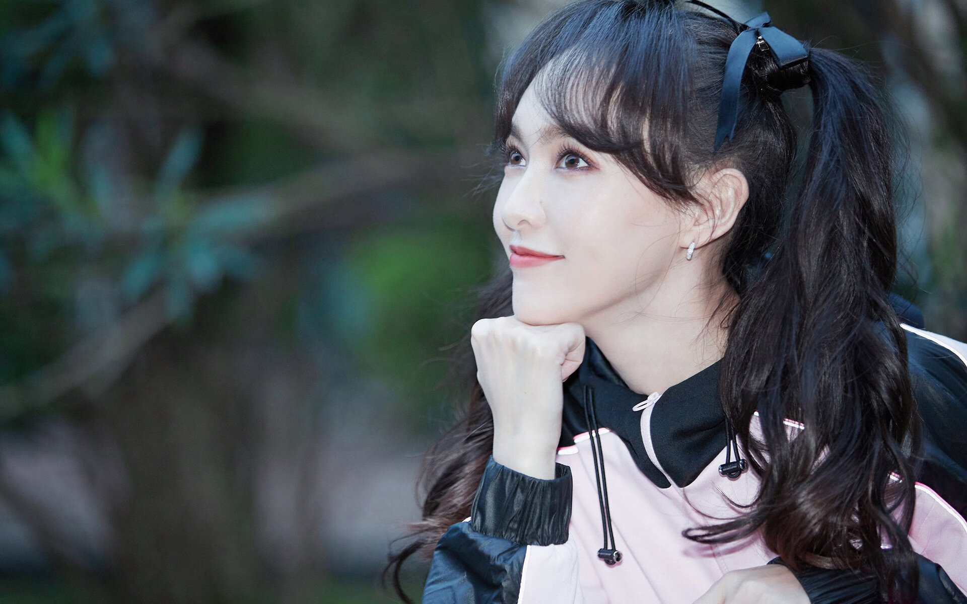 九游APP官网-_酷炫霓虹滑板：城市夜行的时尚运动_，滑板 炫酷