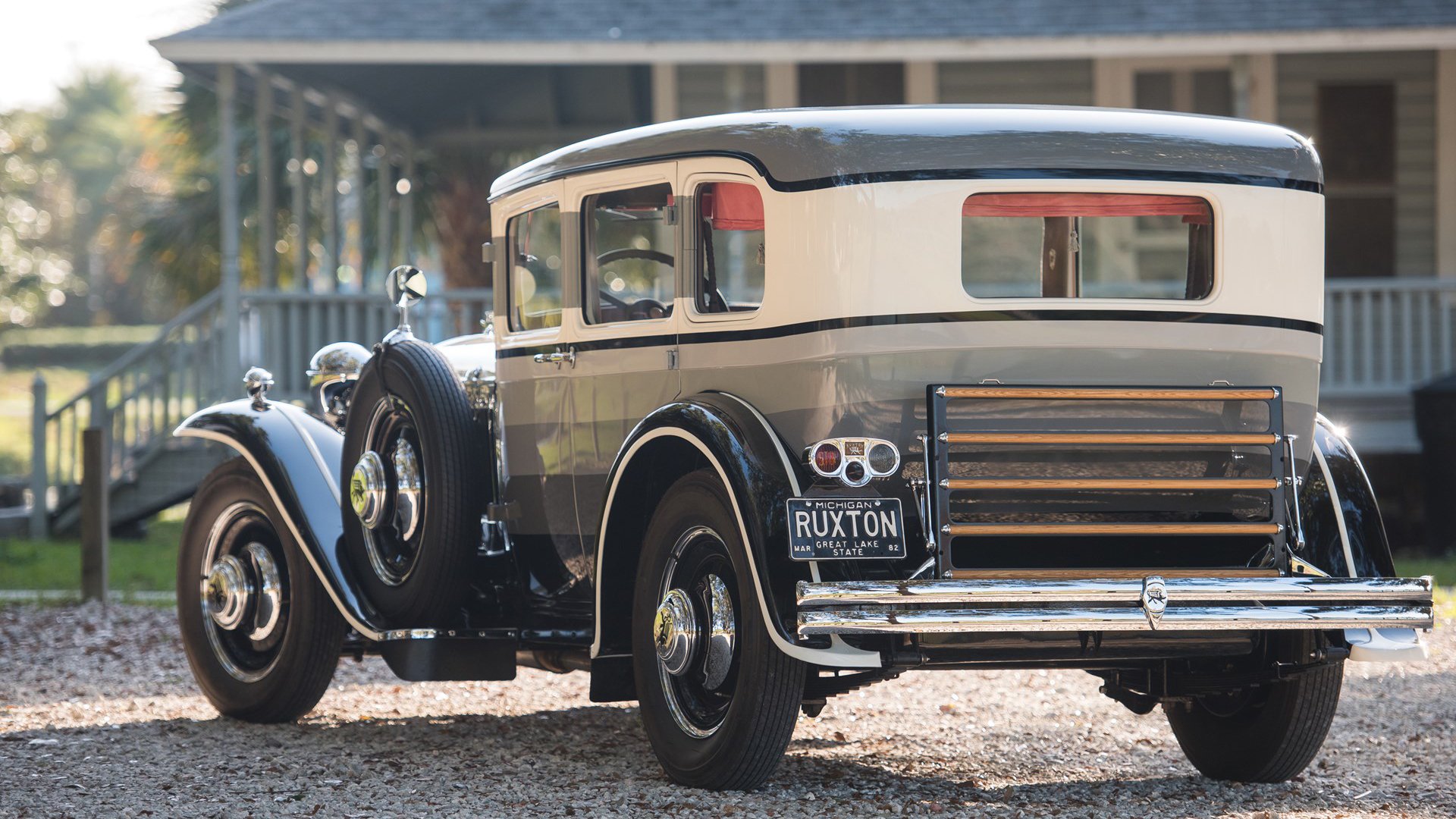 “极速追风:那些飞跃弯道的瞬间”,极速飞扬